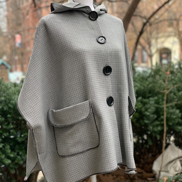 Handmade Houndstooth Hooded Cape with Front Pockets and Oversized Buttons, XL - Picture 1 of 10